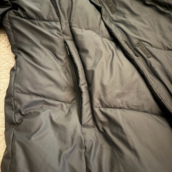 Columbia Women's Classic Black Puffer Coat w Detachable Fur Hood - EUC - Picture 5 of 13